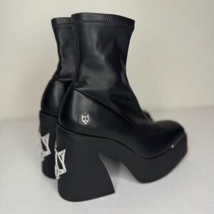 New years CLOSEOUT Naked Wolfe Ankle Boot sz 6